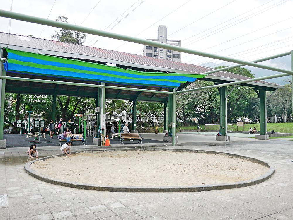 北投免費溫泉泡腳「復興公園泡腳池」近捷運站大型免費足湯廣場 北投免費溫泉泡腳「復興公園泡腳池」近捷運站大型免費足湯廣場