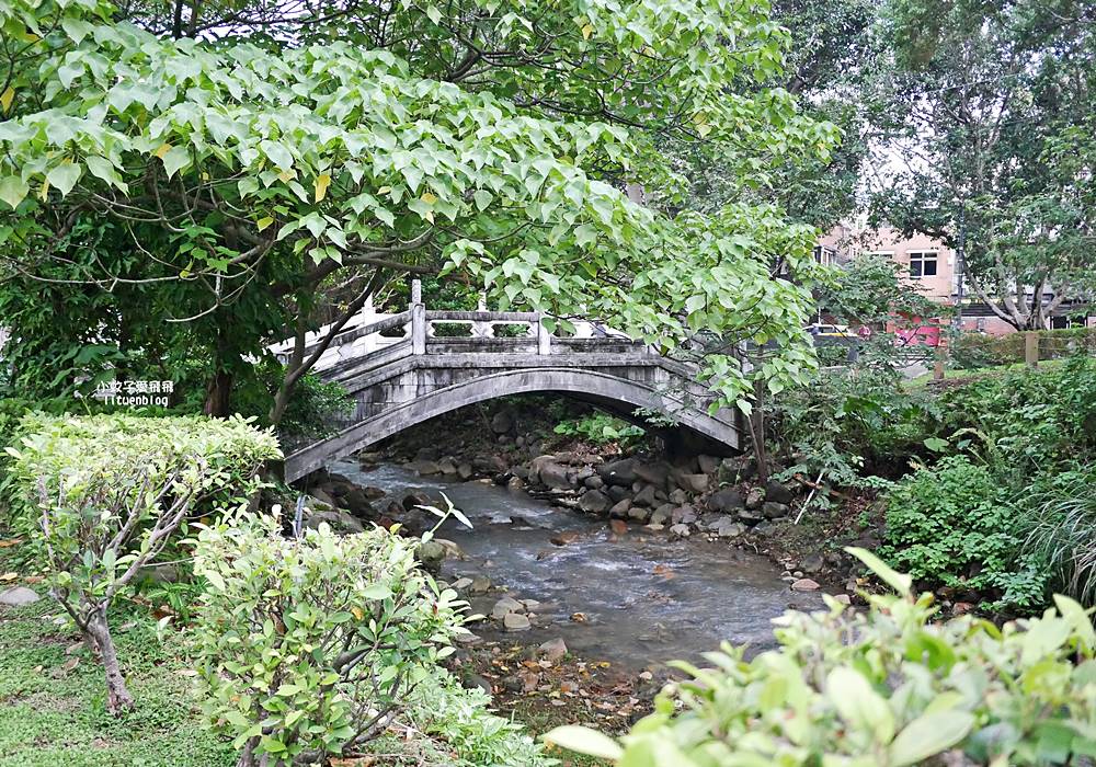 北投免費溫泉泡腳「復興公園泡腳池」近捷運站大型免費足湯廣場 北投免費溫泉泡腳「復興公園泡腳池」近捷運站大型免費足湯廣場