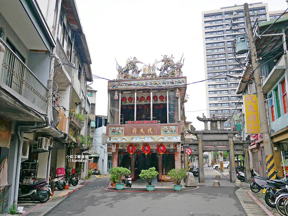 北投咖啡「小紅花Cafe」老公寓裡可愛繽紛彩繪，毛線手作體驗之複合式咖啡廳