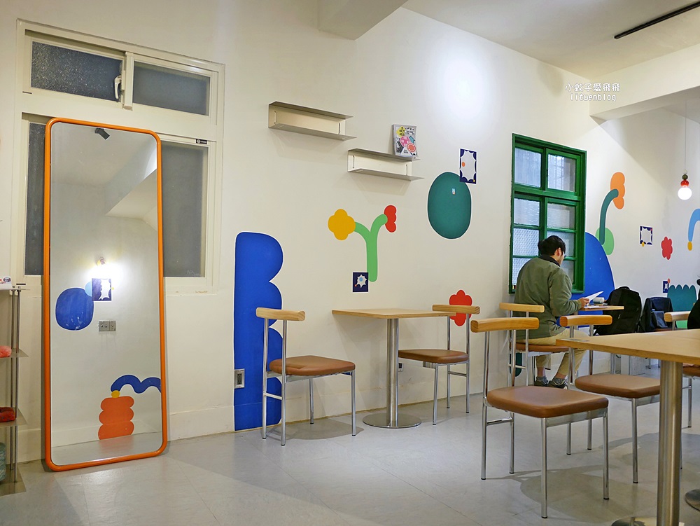 北投咖啡「小紅花Cafe」老公寓裡可愛繽紛彩繪，毛線手作體驗之複合式咖啡廳