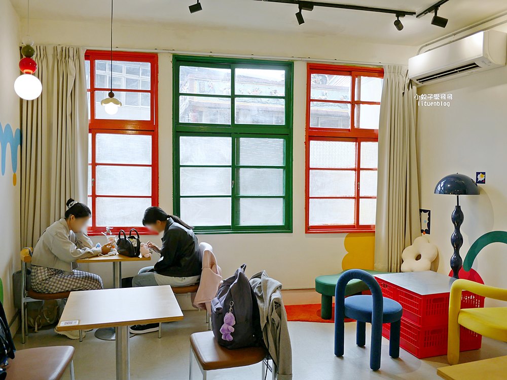 北投咖啡「小紅花Cafe」老公寓裡可愛繽紛彩繪，毛線手作體驗之複合式咖啡廳
