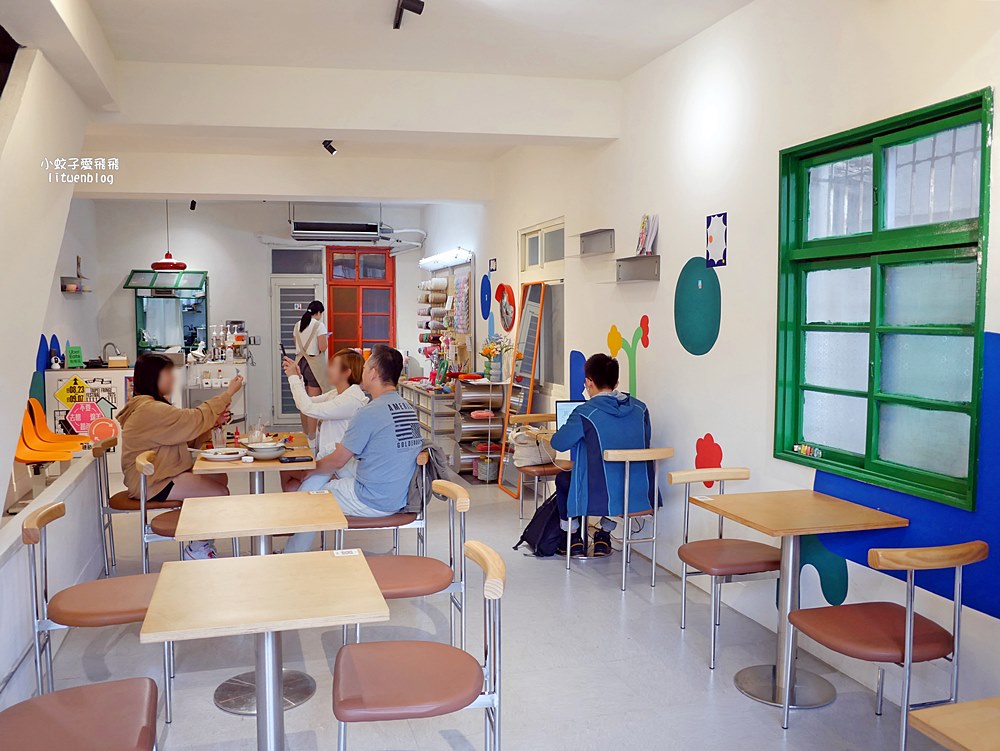 北投咖啡「小紅花Cafe」老公寓裡可愛繽紛彩繪，毛線手作體驗之複合式咖啡廳