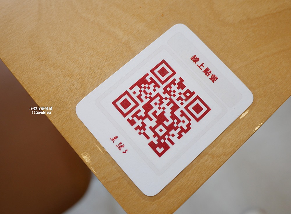 北投咖啡「小紅花Cafe」老公寓裡可愛繽紛彩繪，毛線手作體驗之複合式咖啡廳