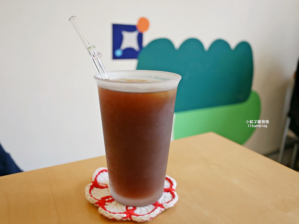 北投咖啡「小紅花Cafe」老公寓裡可愛繽紛彩繪，毛線手作體驗之複合式咖啡廳
