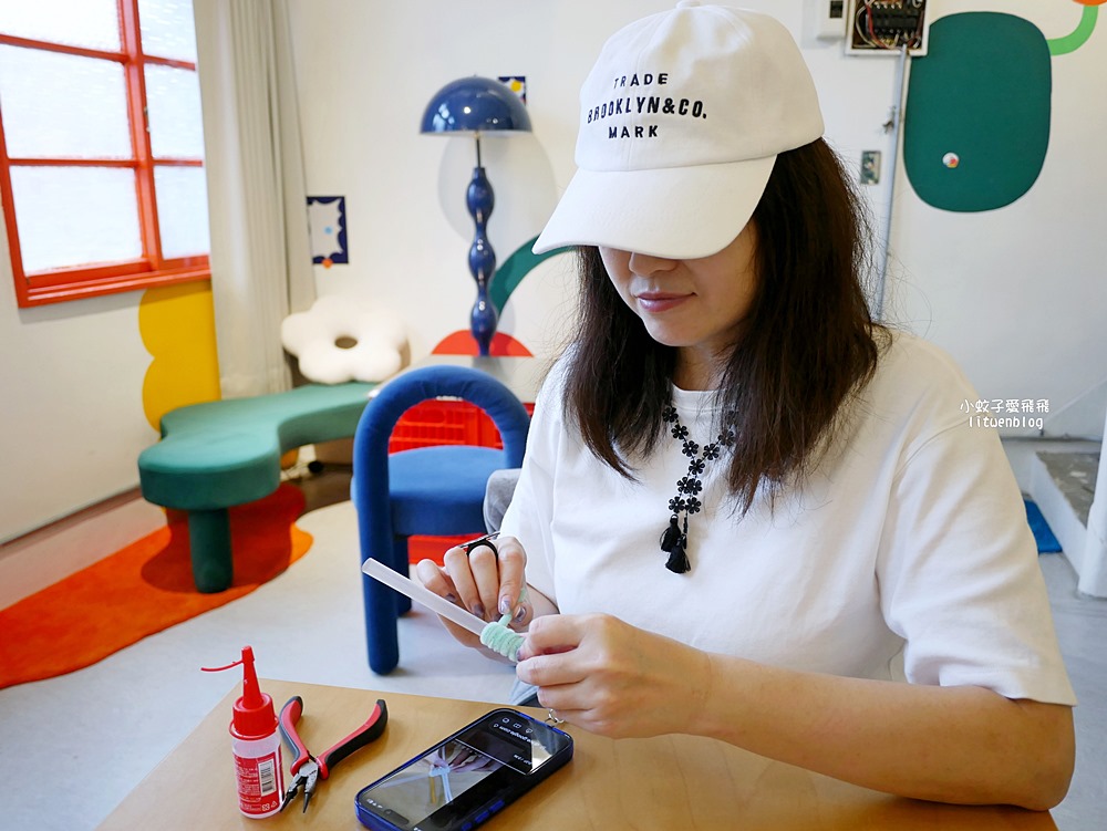 北投咖啡「小紅花Cafe」老公寓裡可愛繽紛彩繪，毛線手作體驗之複合式咖啡廳