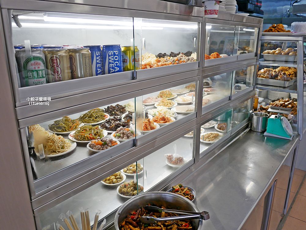 「粟家牛肉麵總店」在地近40年重新裝潢，北投必吃三大牛肉麵店之一