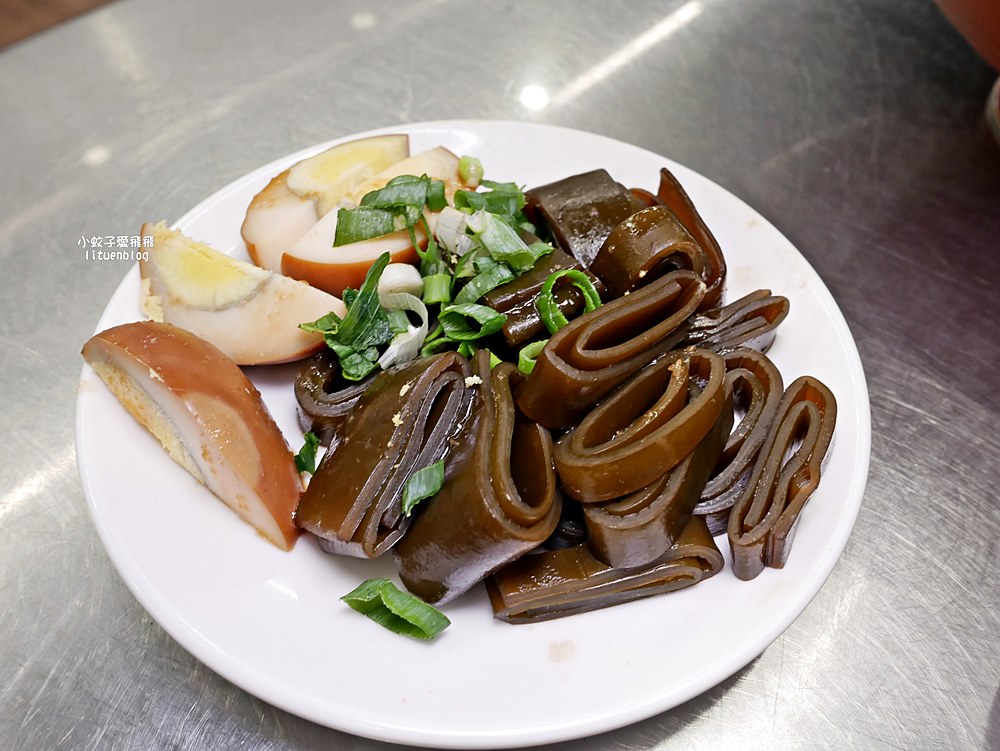 「粟家牛肉麵總店」在地近40年重新裝潢，北投必吃三大牛肉麵店之一