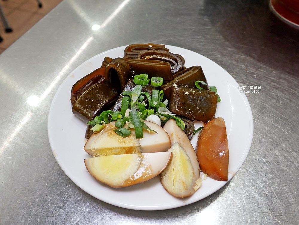 「粟家牛肉麵總店」在地近40年重新裝潢，北投必吃三大牛肉麵店之一