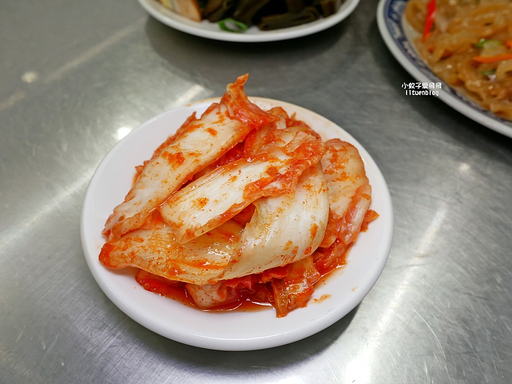 「粟家牛肉麵總店」在地近40年重新裝潢，北投必吃三大牛肉麵店之一