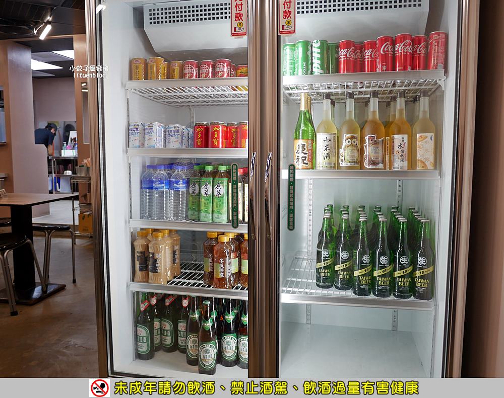 西門站「左香串燒」近捷運站座位多乾淨，內用無限時無服務費
