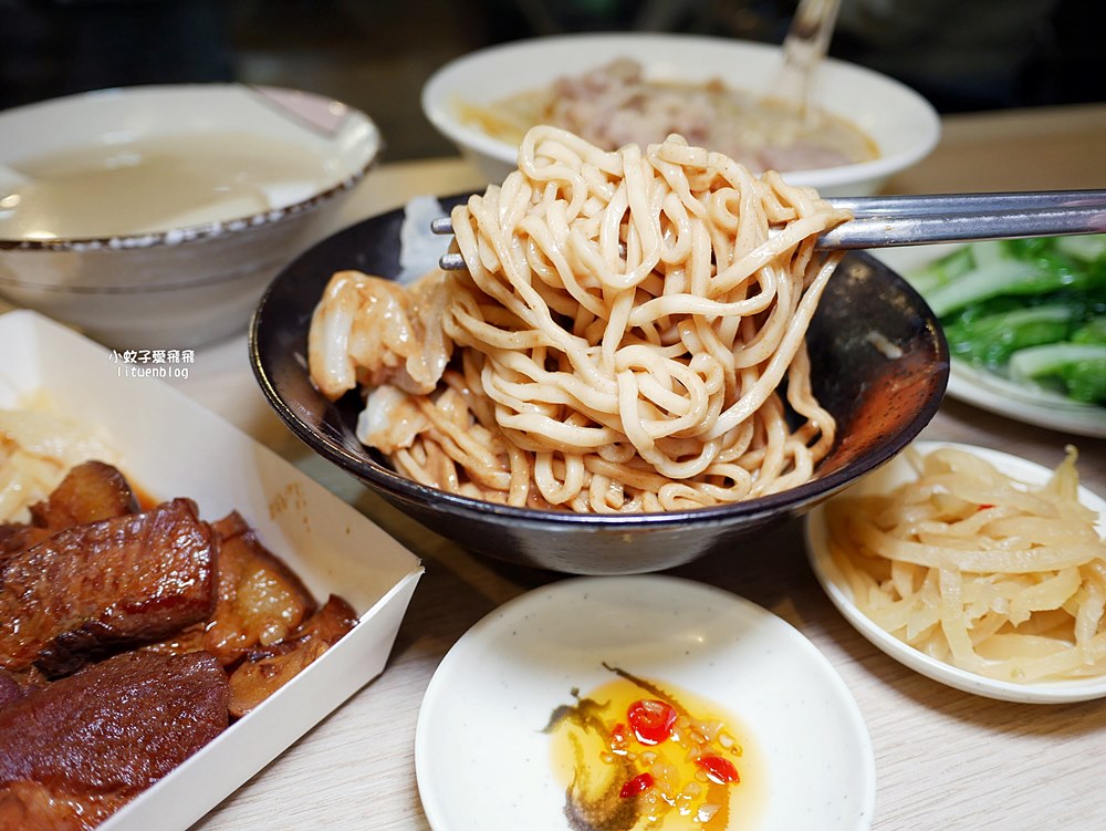 三峽美食「拌麵左」食尚玩家大推，清潤麻辣湯好喝
