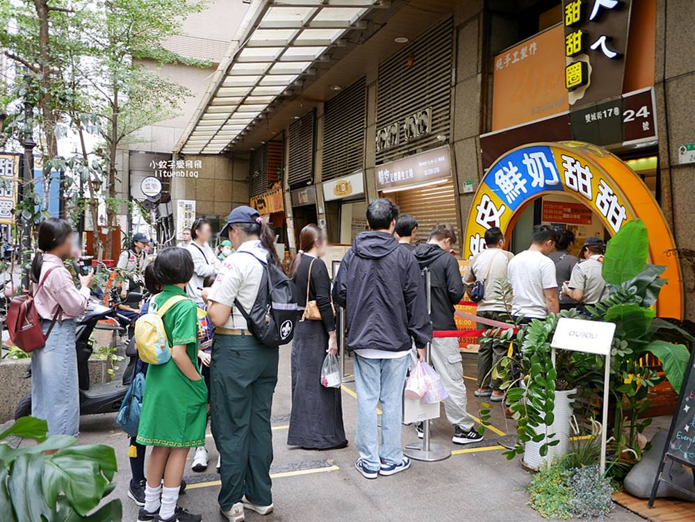 雙城街夜市美食「台灣人ㄟ脆皮鮮奶甜甜圈晴光店」超人氣台式甜甜圈冷掉一樣好吃 雙城街夜市美食「台灣人ㄟ脆皮鮮奶甜甜圈晴光店」超人氣台式甜甜圈冷掉一樣好吃