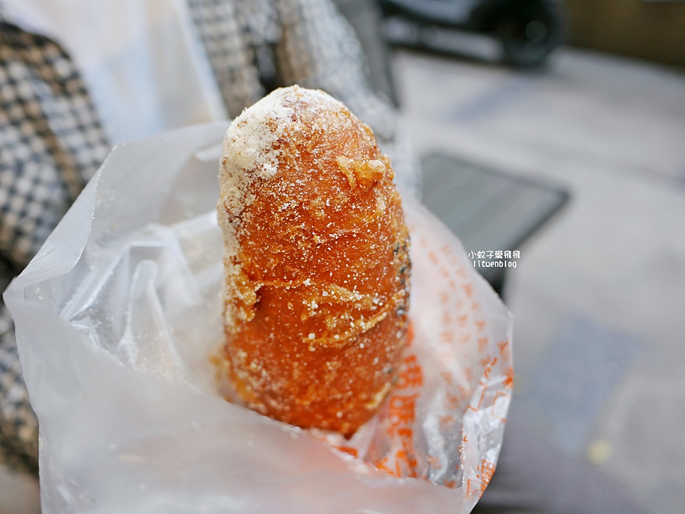 雙城街夜市美食「台灣人ㄟ脆皮鮮奶甜甜圈晴光店」超人氣台式甜甜圈冷掉一樣好吃