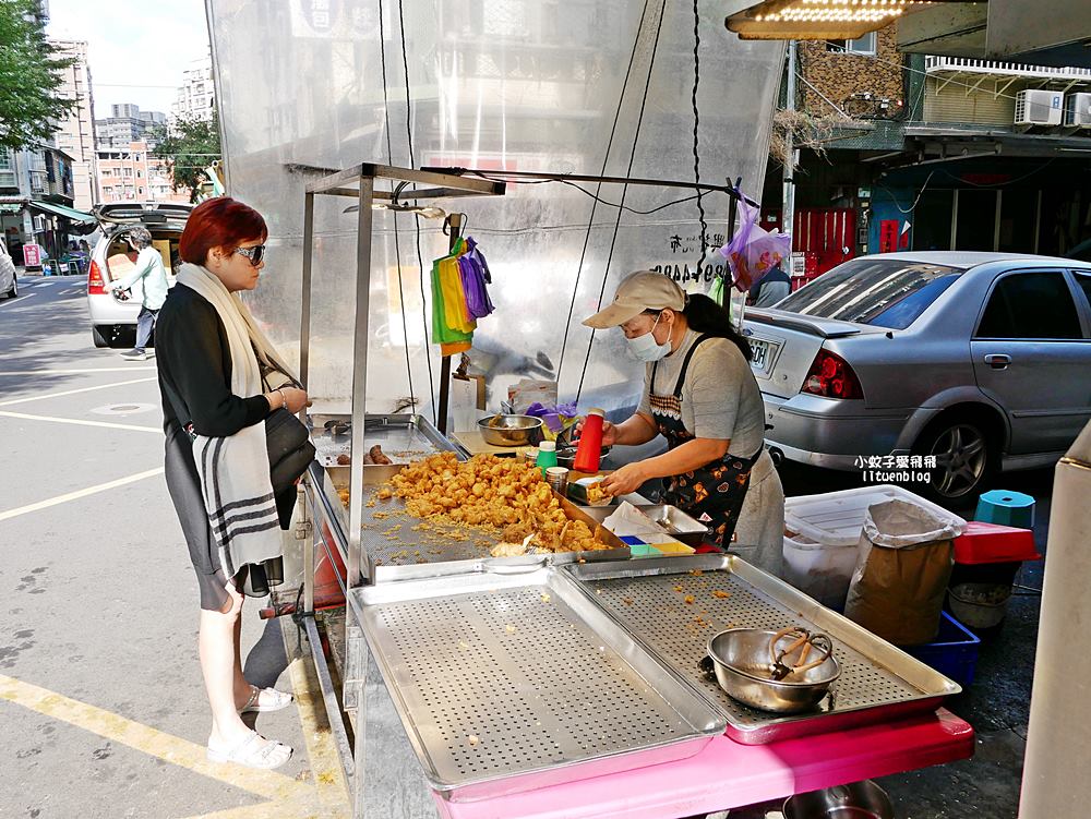關渡美食「關渡市場鮮炸雞」賣30年超熱銷炸物，新鮮乾淨好吃