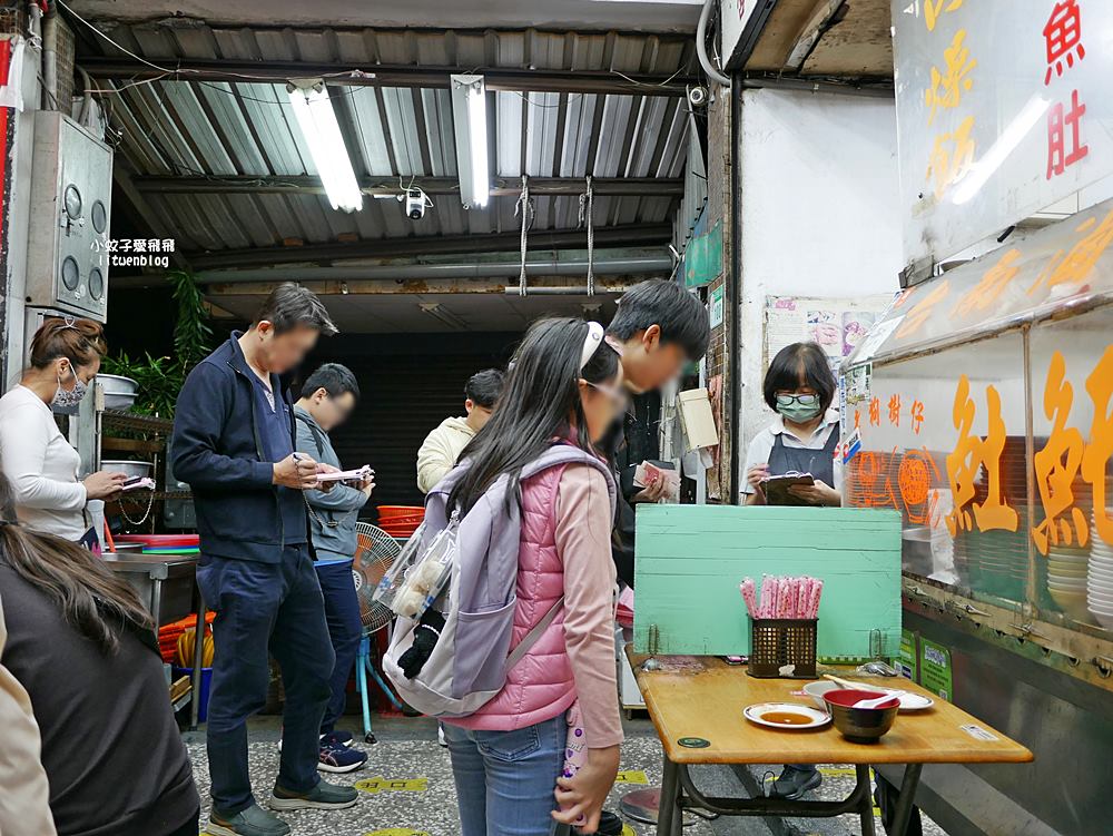 石牌美食「滷三塊五花肉飯」鹹香迷人的五花肉，北投宵夜越晚人越多