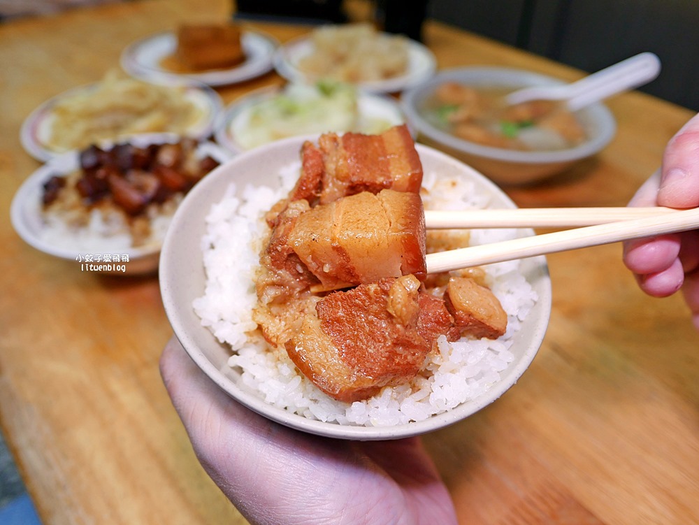 石牌美食「滷三塊五花肉飯」鹹香迷人的五花肉，北投宵夜越晚人越多