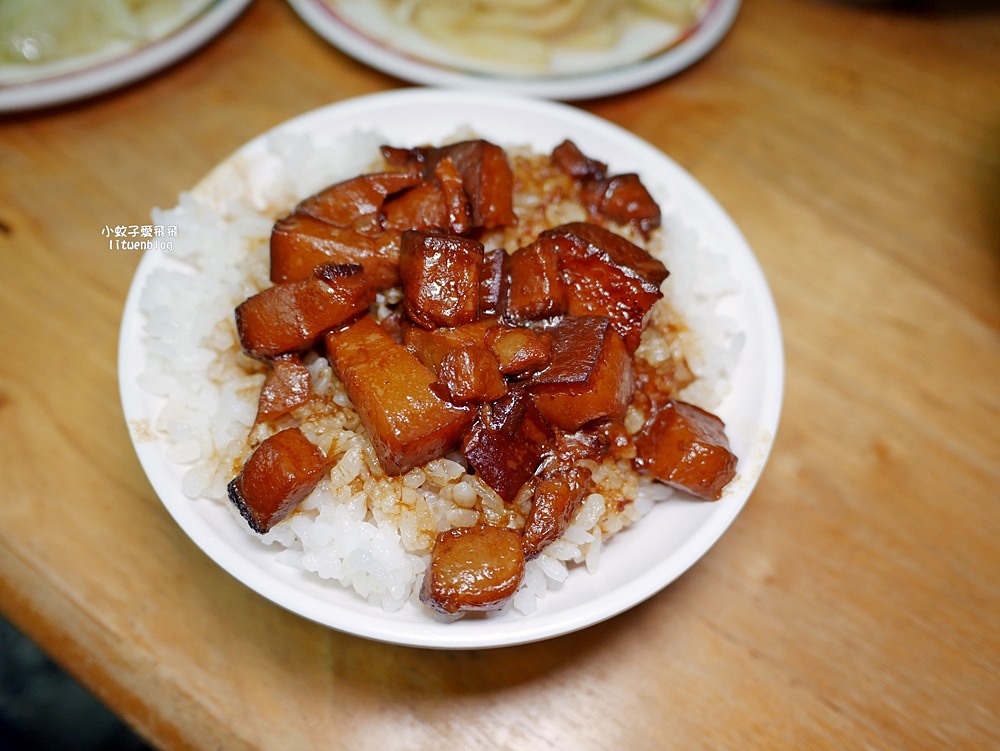 石牌美食「滷三塊五花肉飯」鹹香迷人的五花肉，北投宵夜越晚人越多