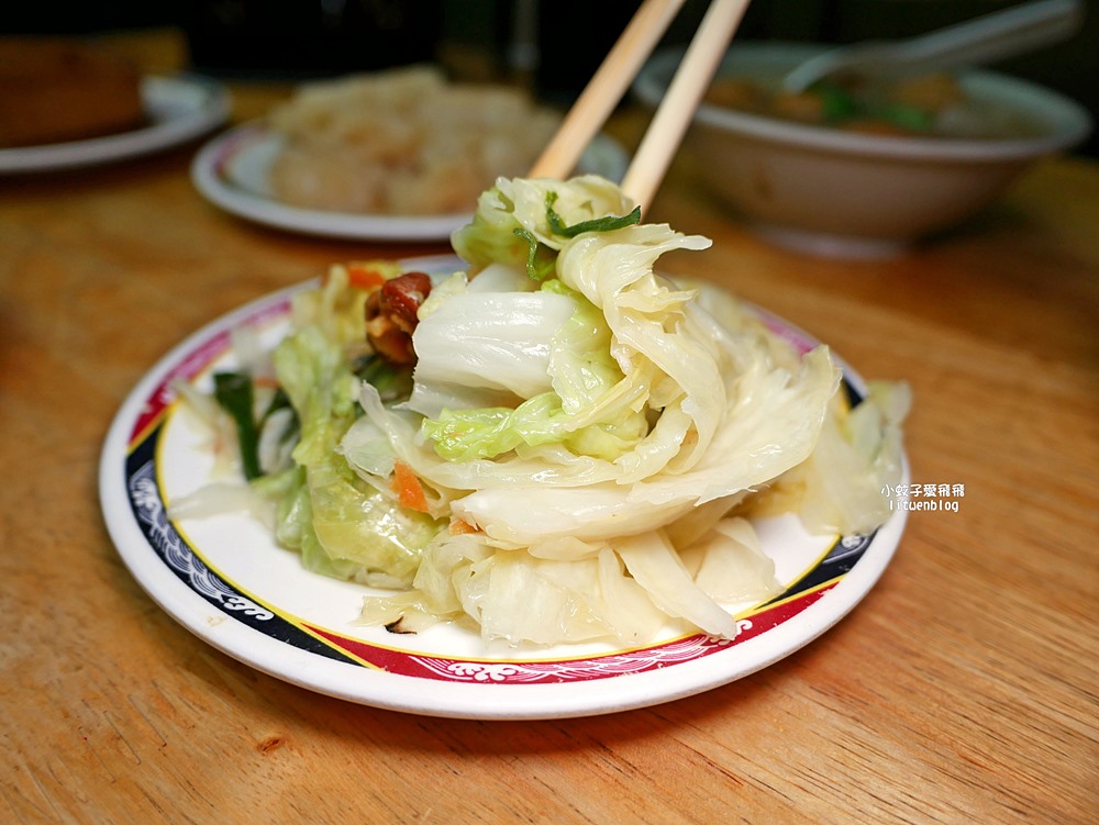 石牌美食「滷三塊五花肉飯」鹹香迷人的五花肉，北投宵夜越晚人越多