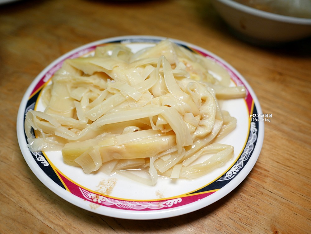 石牌美食「滷三塊五花肉飯」鹹香迷人的五花肉，北投宵夜越晚人越多