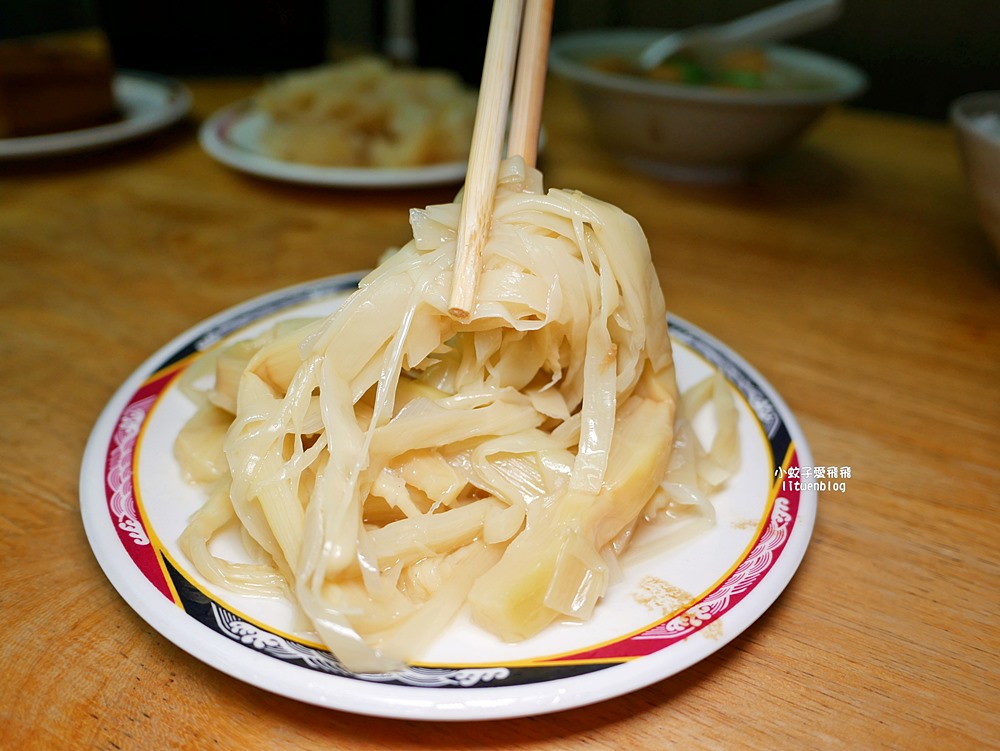 石牌美食「滷三塊五花肉飯」鹹香迷人的五花肉，北投宵夜越晚人越多