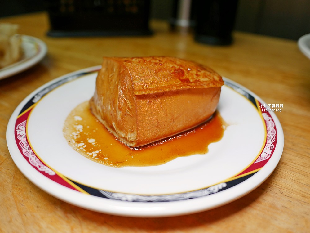 石牌美食「滷三塊五花肉飯」鹹香迷人的五花肉，北投宵夜越晚人越多