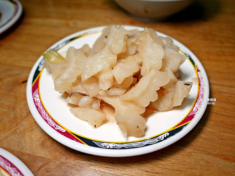 石牌美食「滷三塊五花肉飯」鹹香迷人的五花肉，北投宵夜越晚人越多