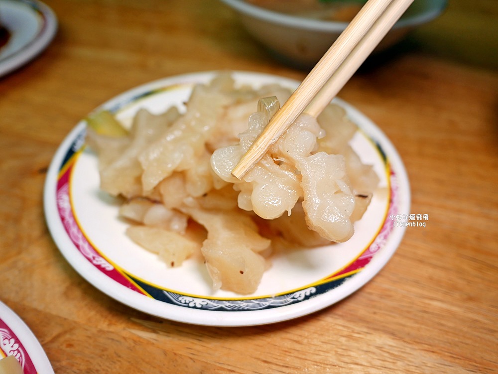 石牌美食「滷三塊五花肉飯」鹹香迷人的五花肉，北投宵夜越晚人越多