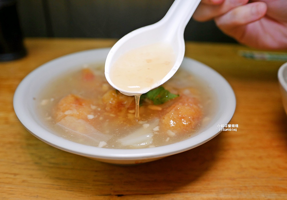 石牌美食「滷三塊五花肉飯」鹹香迷人的五花肉，北投宵夜越晚人越多