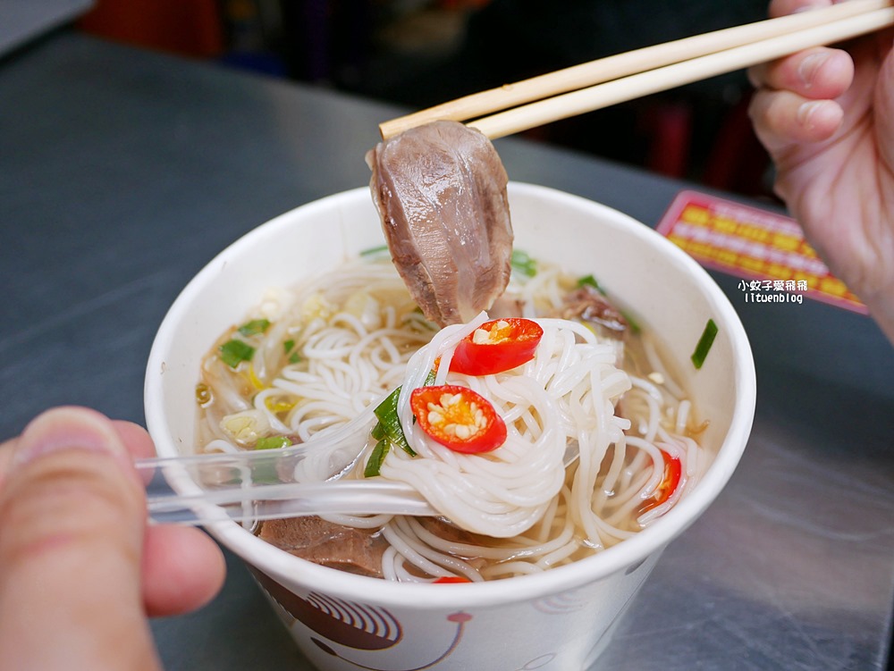關渡美食「阮Q臭豆腐」巷仔內的人氣軟Q臭豆腐與越南牛肉米線