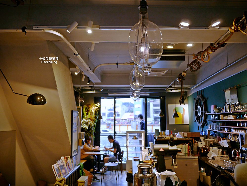基隆「圖們咖啡」黑色老宅漁港景觀第一排超chill