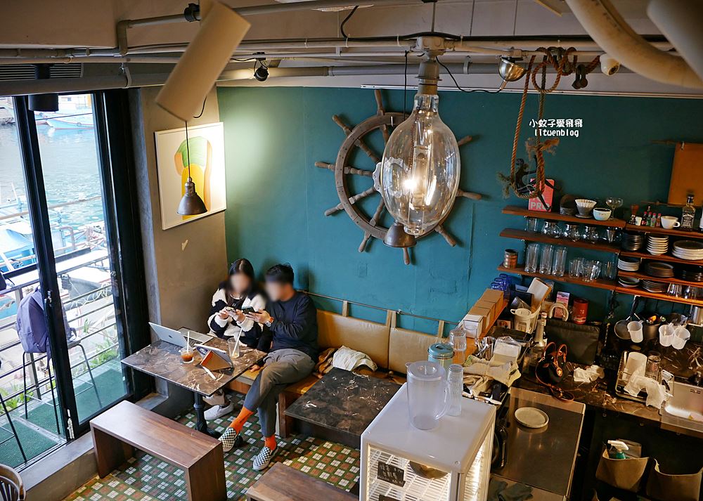 基隆「圖們咖啡」黑色老宅漁港景觀第一排超chill