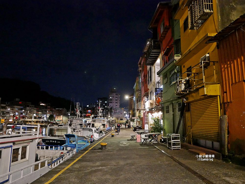 基隆「圖們咖啡」黑色老宅漁港景觀第一排超chill