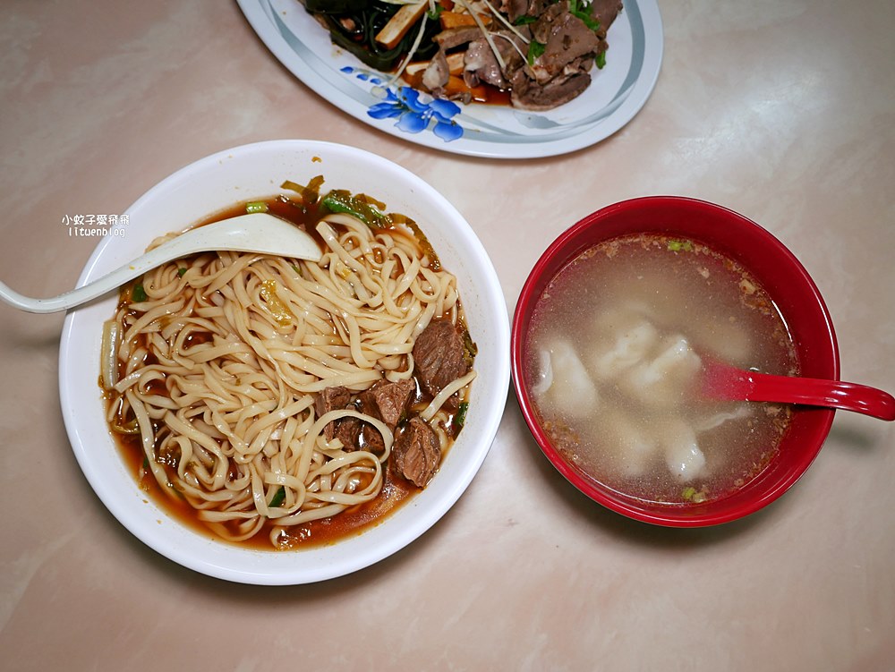 三峽美食「大仁路小吃麵攤」70元牛肉麵份量夠又有肉塊，根本每日救星
