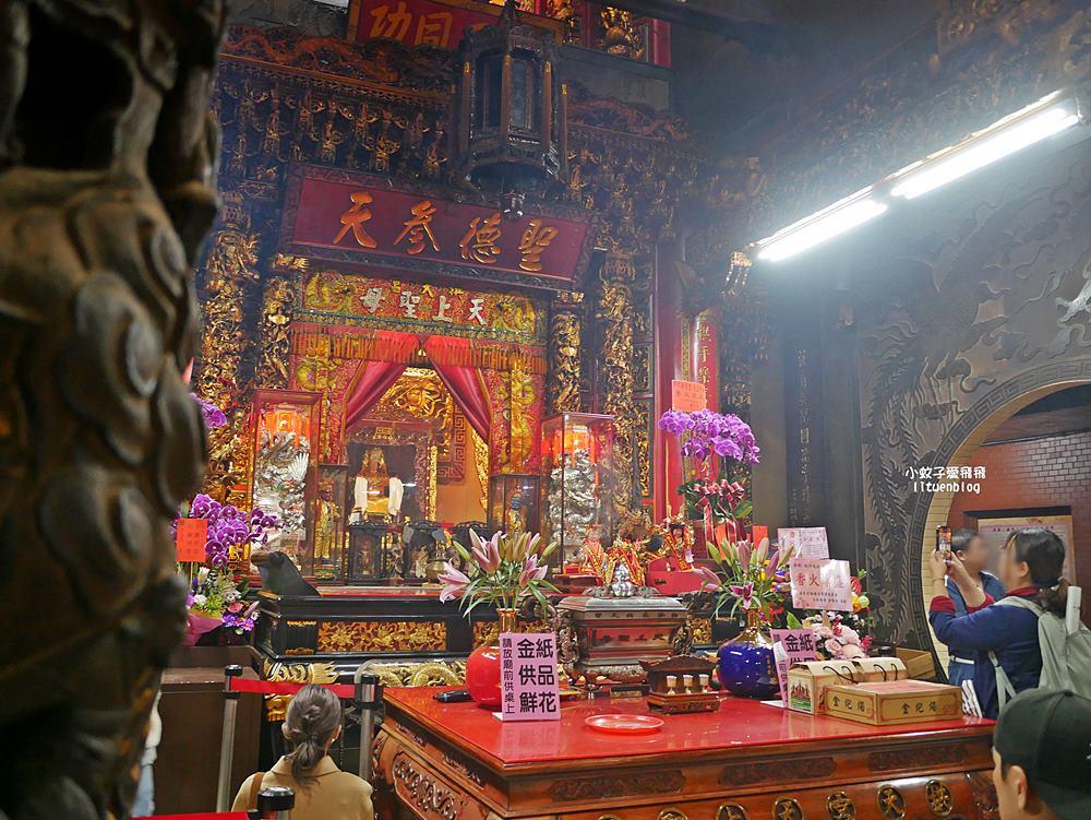 苗栗景點「白沙屯拱天宮」最有個性的媽祖，粉紅超跑的魅力與在地美食小吃