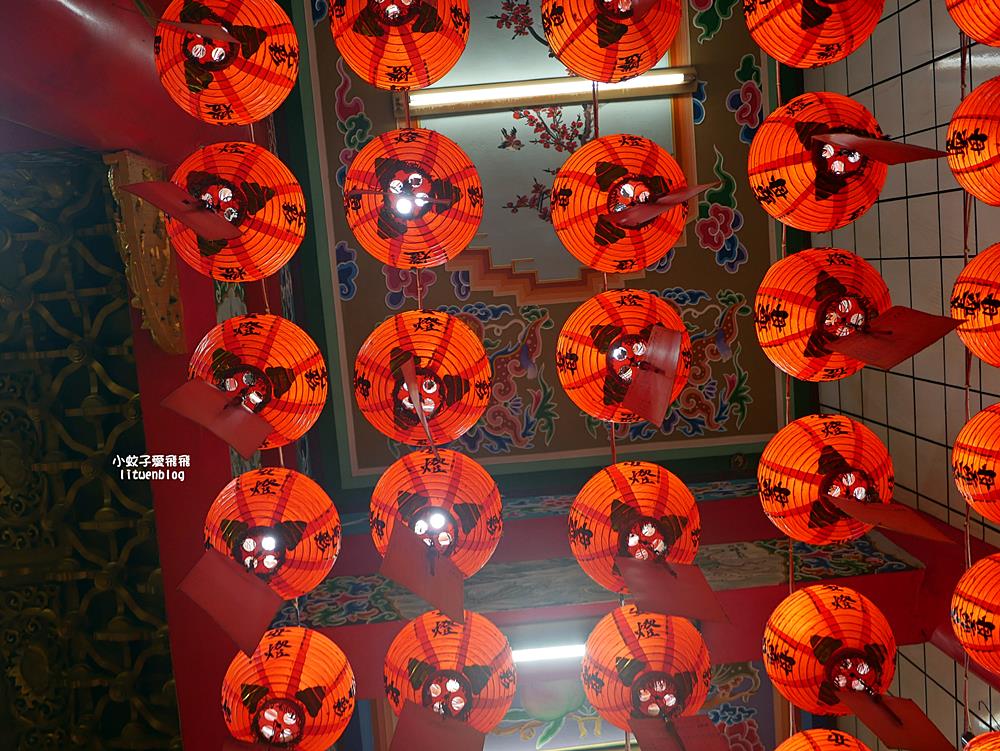 苗栗景點「白沙屯拱天宮」最有個性的媽祖，粉紅超跑的魅力與在地美食小吃