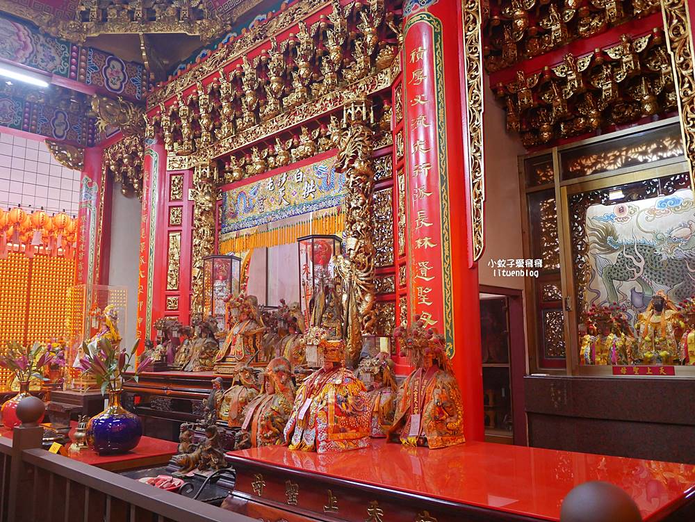 苗栗景點「白沙屯拱天宮」最有個性的媽祖，粉紅超跑的魅力與在地美食小吃