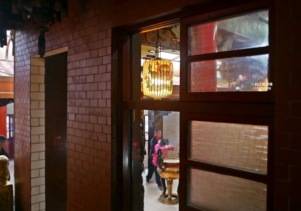 苗栗景點「白沙屯拱天宮」最有個性的媽祖，粉紅超跑的魅力與在地美食小吃
