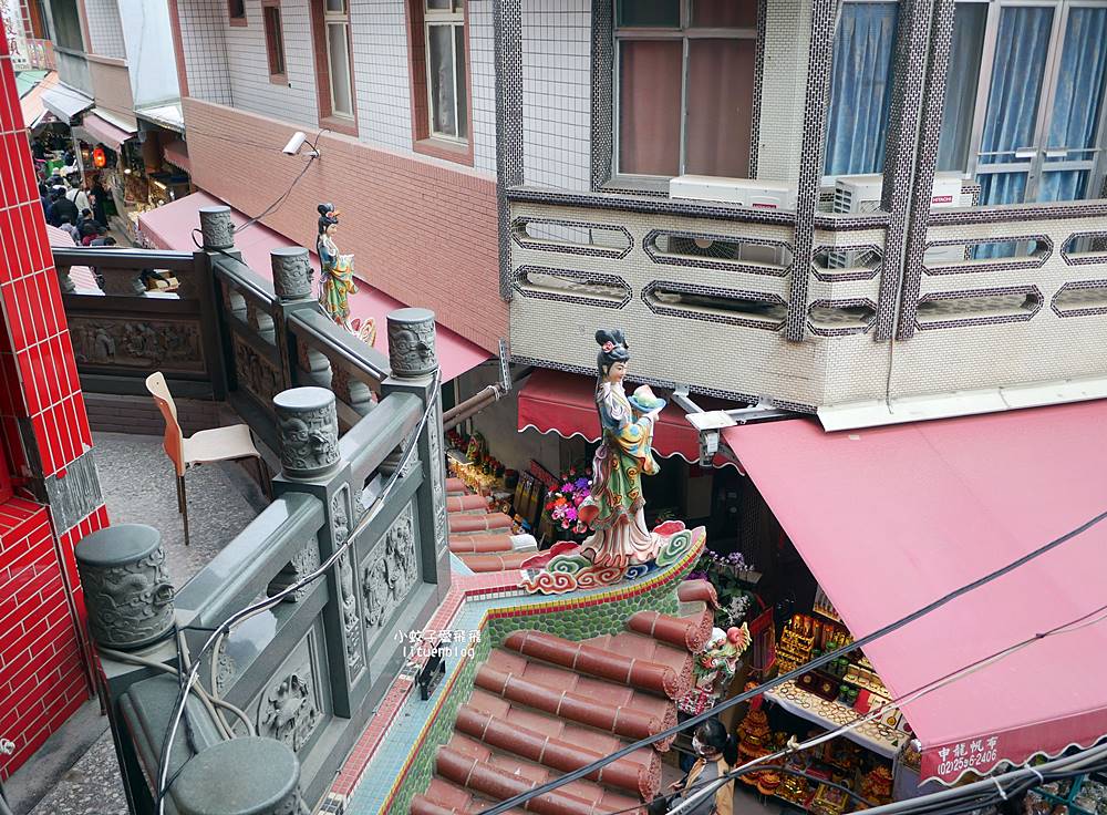 苗栗景點「白沙屯拱天宮」最有個性的媽祖，粉紅超跑的魅力與在地美食小吃