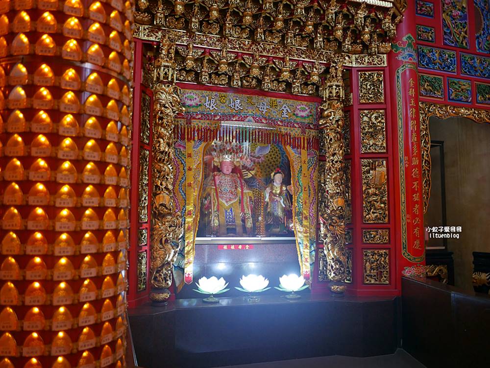 苗栗景點「白沙屯拱天宮」最有個性的媽祖，粉紅超跑的魅力與在地美食小吃
