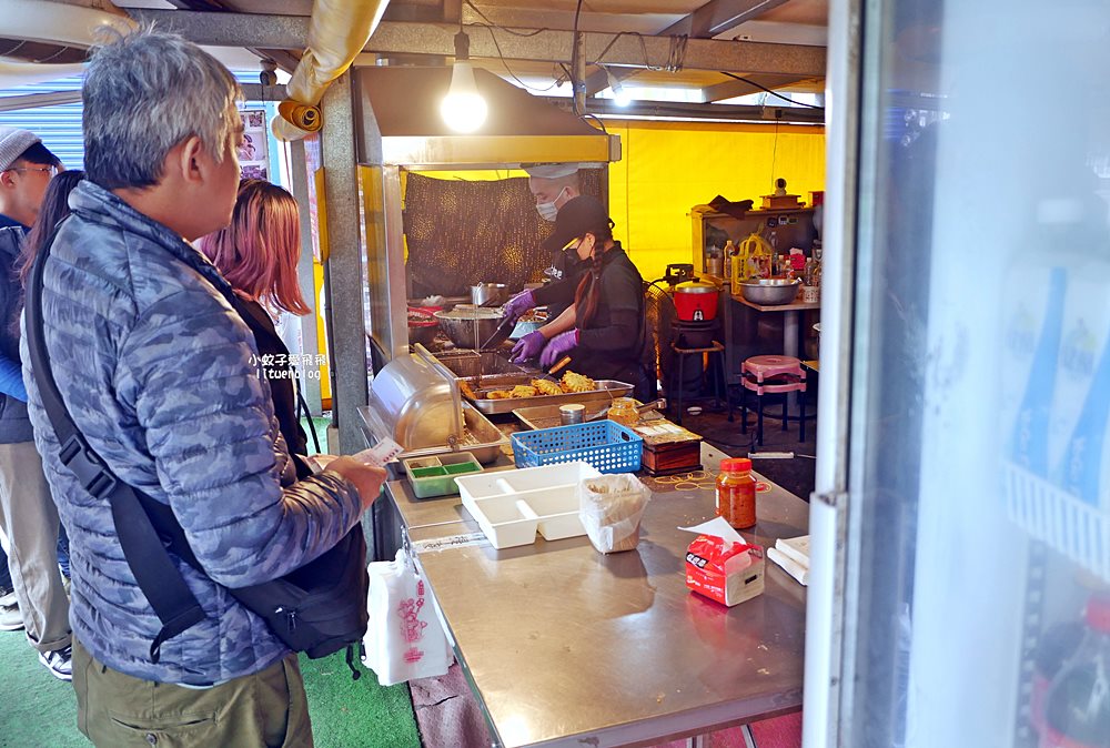 苗栗景點「白沙屯拱天宮」最有個性的媽祖，粉紅超跑的魅力與在地美食小吃