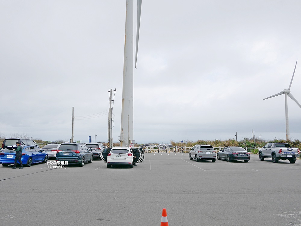 苗栗景點「後龍好望角風景區」海岸線、風力發電機、火車鐵道超遼闊無敵大景