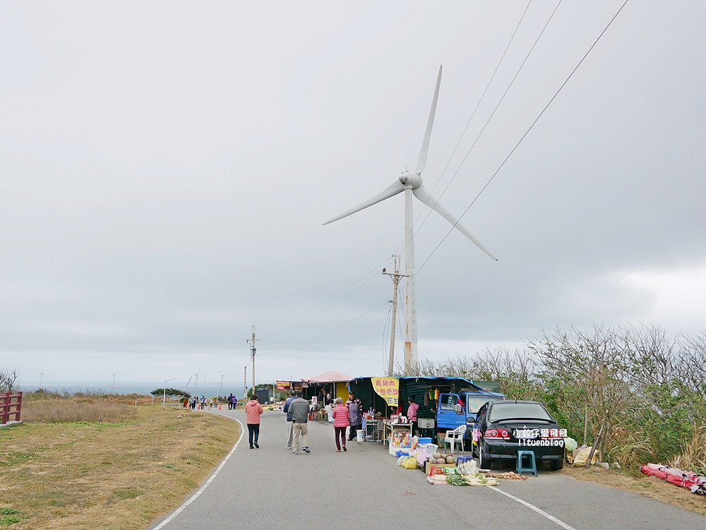 苗栗景點「後龍好望角風景區」海岸線、風力發電機、火車鐵道超遼闊無敵大景