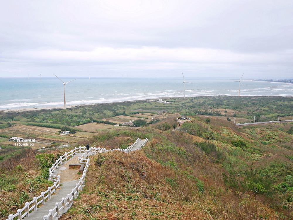 苗栗景點「後龍好望角風景區」海岸線、風力發電機、火車鐵道超遼闊無敵大景