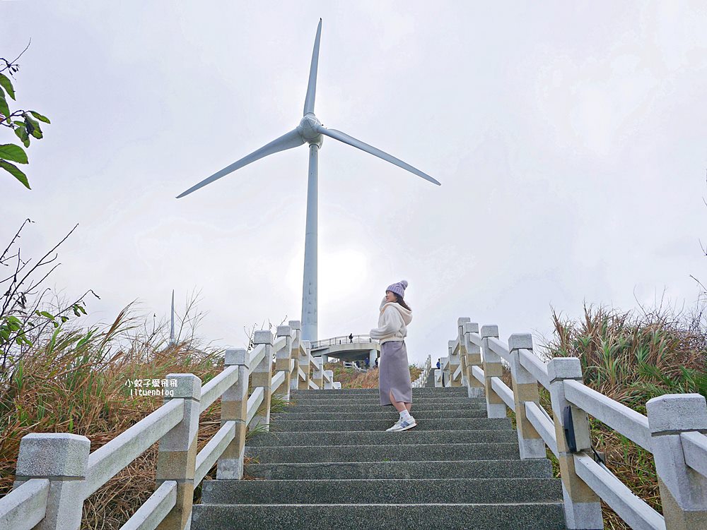 苗栗景點「後龍好望角風景區」海岸線、風力發電機、火車鐵道超遼闊無敵大景