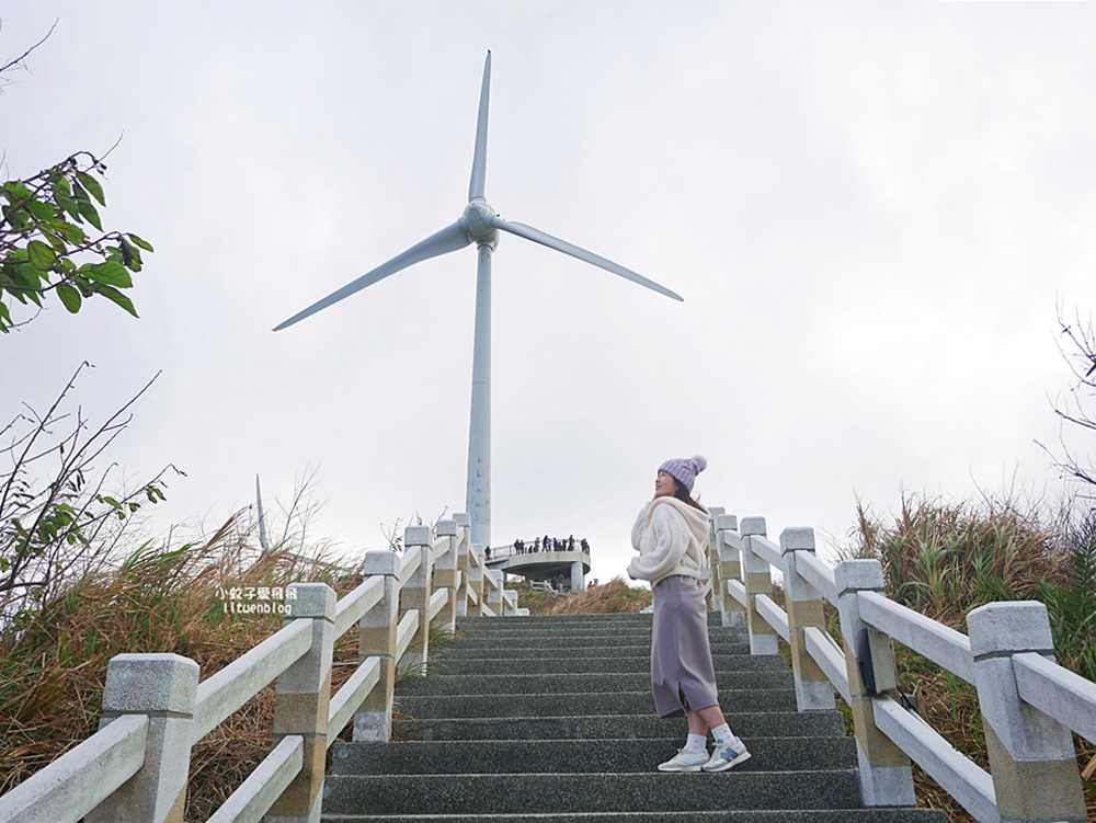 苗栗景點「後龍好望角風景區」海岸線、風力發電機、火車鐵道超遼闊無敵大景