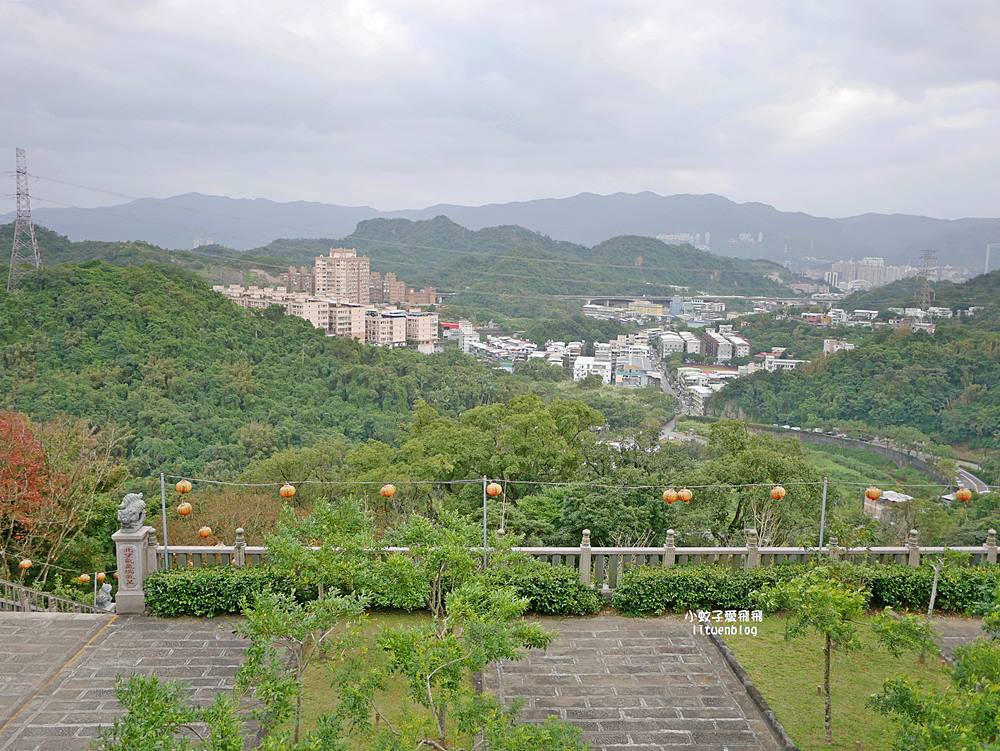 秋冬限定,汐止拱北殿古典雙拱橋賞楓秘境 秋冬限定,汐止拱北殿古典雙拱橋賞楓秘境