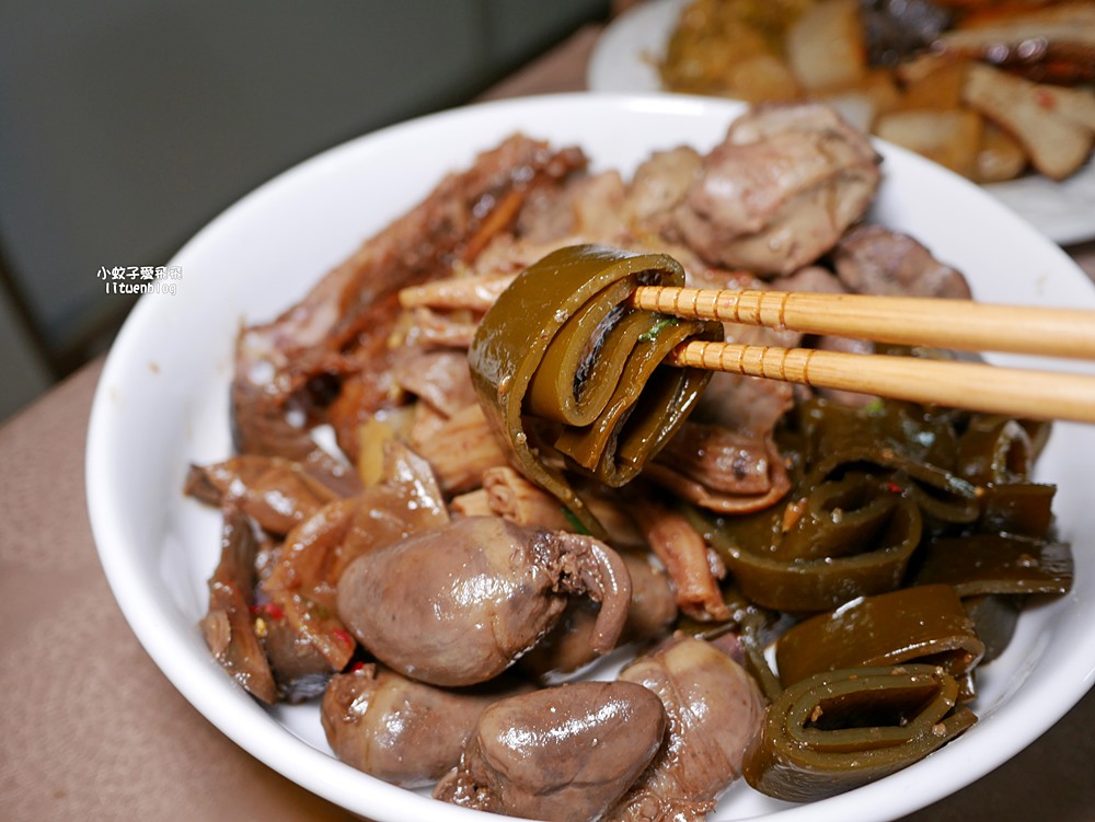 鶯歌美食「林鴻鈞滷味專賣店」超過50年在地排隊乾冷滷