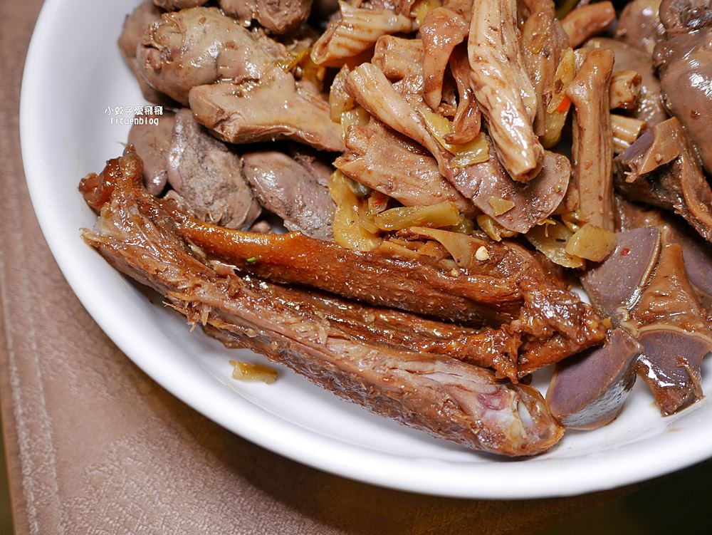 鶯歌美食「林鴻鈞滷味專賣店」超過50年在地排隊乾冷滷