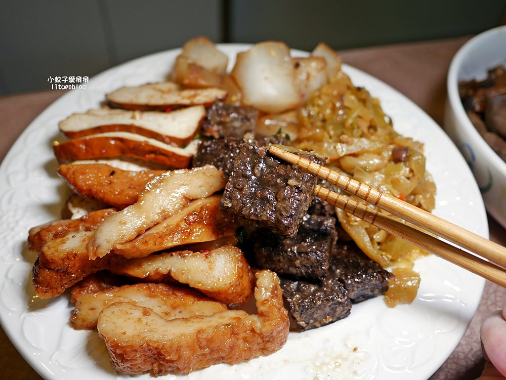 鶯歌美食「林鴻鈞滷味專賣店」超過50年在地排隊乾冷滷