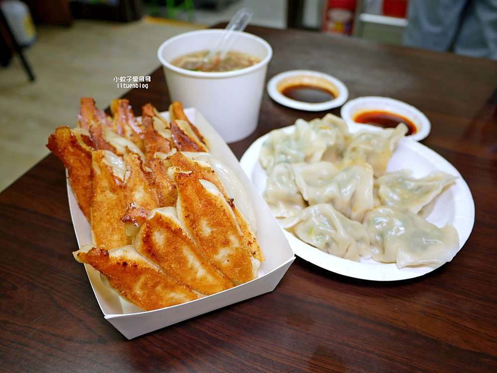 士林美食「阿堂鍋貼水餃」天母人推薦的排隊級鍋貼現包現煎 @小蚊子愛飛飛 litwenblog